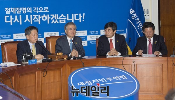 ▲ 왼쪽부터 주승용 최고위원, 문재인 당대표, 이종걸 원내대표, 정청래 최고위원 ⓒ뉴데일리 이종현 기자