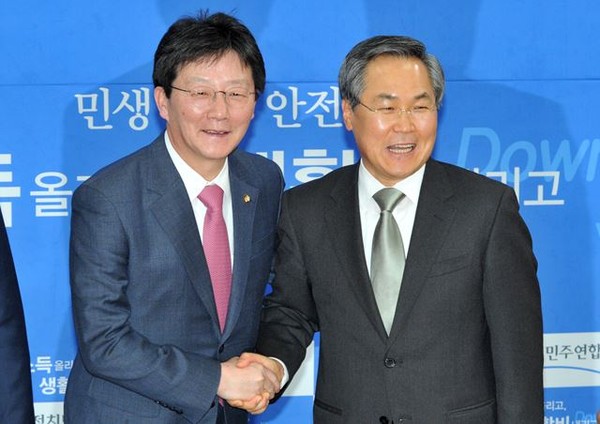 ▲ 새누리당 유승민 원내대표가 지난 2월 2일 원내대표 경선에서 당선된 직후 새정치민주연합 우윤근 원내대표를 찾아가 상견례를 하고 있다. ⓒ뉴데일리 이종현 기자