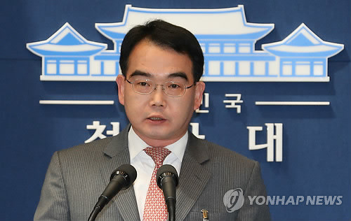 ▲ 김성우 청와대 홍보수석이 10일 청와대 춘추관에서 5월 국회에서 공무원연금개혁안 처리 등 정국현안에 대해 브리핑을 하고 있다. ⓒ연합뉴스 DB