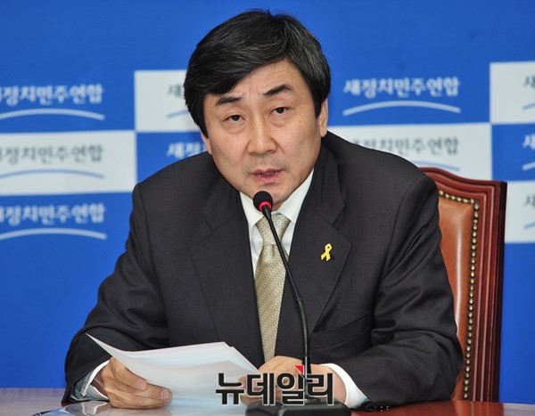 ▲ 새정치민주연합 이종걸 원내대표가 11일 최고위원회의에서 