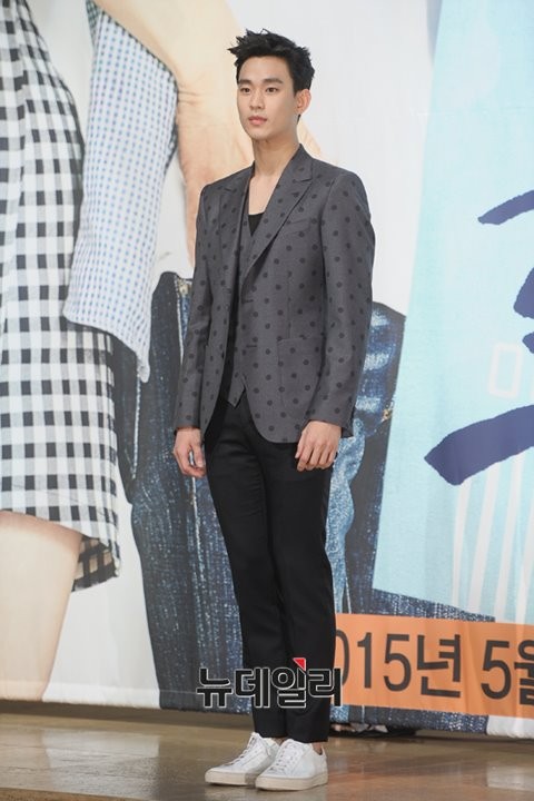 ▲ 배우 김수현이 11일 오후 서울 강남구 역삼동 더라움에서 열린 KBS2 ‘프로듀사’ 제작발표회에 참석해 자리를 빛냈다ⓒ뉴데일리
