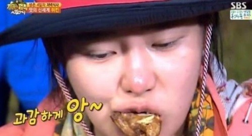 ▲ 곰쥐요리 먹는 임지연 ⓒ정글의법칙 방송 화면