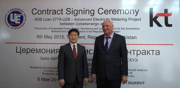 ▲ KT 임태성 글로벌사업추진실장, 이스칸데르 바시도프 우즈베키스탄 전력청장.ⓒKT