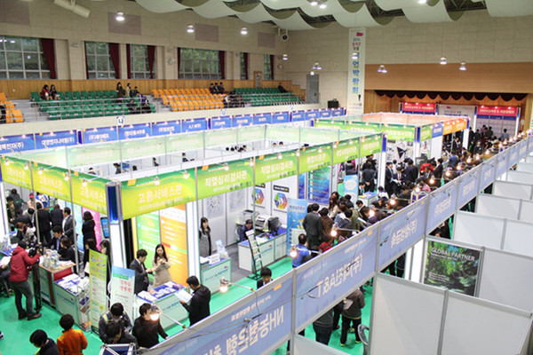 ▲ 지난해 취업박람회 현장ⓒ칠곡군 제공