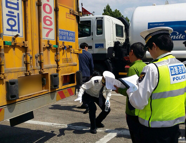 ▲ 적‧적재물 불량‧불법구조변경‧정비불량 등 유관기관 합동ⓒ경북지방경찰청 제굥