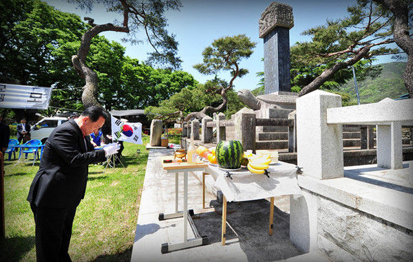 ▲ 군위군이 13일 부계면 숭림숲에서 홍천뢰 장군 추모식을 개최했다.ⓒ군위군 제공