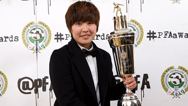 ▲ 지소연 선수는 최근 진행된 영국프로축구선수협회 시상식에서 2014년 최우수 여자 선수상을 받았다.ⓒ영국프로축구선수협회