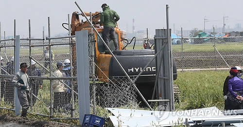 ▲ 지난 12일 재개됐던 새만금 송전선로 공사 현장ⓒ연합뉴스