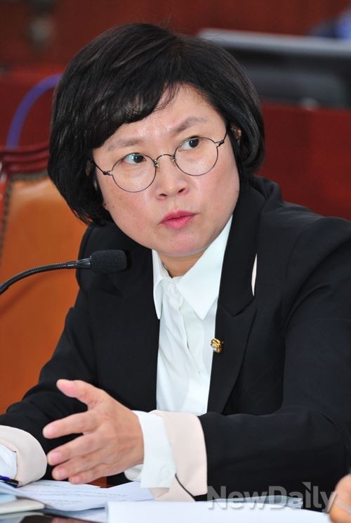▲ 새정치연합 김현 의원은 세월호 유가족과 술을 마시고 대리기사를 폭행해 갑질논란에 휘말렸다. 그는 지난 7일, 8개월만에 기소 돼 재판에 넘겨졌다. ⓒ뉴데일리 이종현 기자