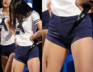 ▲ AOA 설현이 허벅지에 앉은 사마귀를 보고 있다 ⓒ온라인 커뮤니티