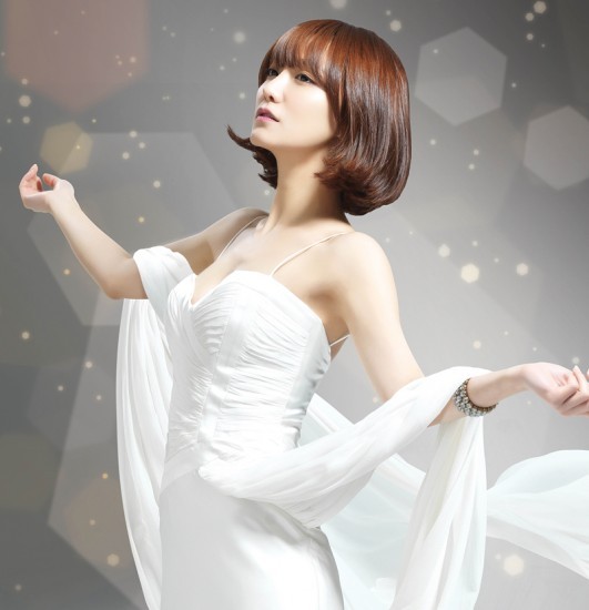 ▲ 신소율 화보ⓒ가족엑터스 제공