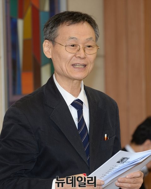 ▲ 16일 국민행동 발기인대회에서 당 명칭을 정하는 문제를 놓고 MBC 아카데미 박명규 전 사장이 발언하고 있다. 그는 애국시민당도 좋지만 줄임말을 감안하면 국민행동이 나을것 같다며 국민행동으로 당 이름을 바꿔 발기인 대회를 갖는 이유를 설명했다. ⓒ뉴데일리 정재훈 기자