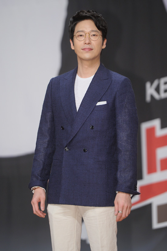 ▲ 복면검사 엄기준 ⓒ뉴데일리