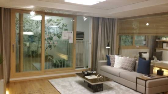 ▲ 현대산업개발은 알파룸, 가변형 벽체 등을 적용해 방문객의 호평을 받았다. 유닛 내부 모습.ⓒ뉴데일리경제