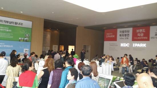 ▲ 현대산업개발은 지난 주말 3일동안 약 2만4000명이 현장을 다녀갔다고 밝혔다.ⓒ뉴데일리경제