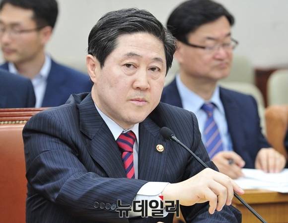 ▲ 유기준 해양수산부 장관은 18일 