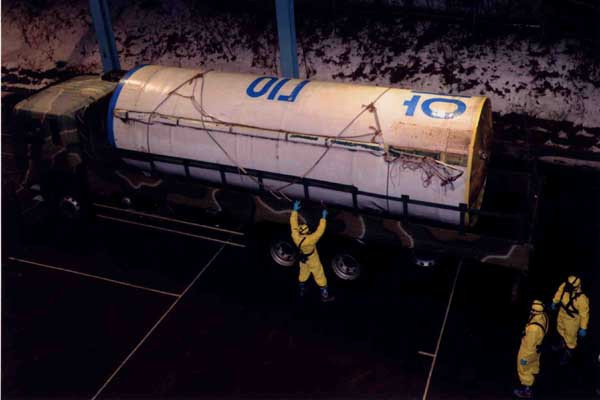 ▲ 2012년 12월 12일 북한이 쏜 장거리 미사일 '은하 3호'의 잔해를 국방부 조사단이 조사하고 있다. ⓒ뉴데일리 DB