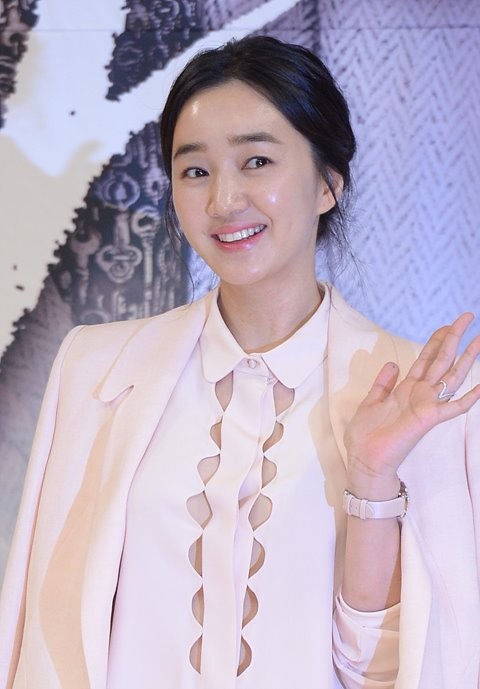 ▲ 수애가 드라마 '가면' 제작발표회 현장에서 활짝 웃고 있다ⓒ뉴데일리=정재훈기자