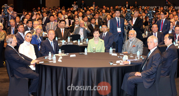 ▲ 19일 서울 중구 신라호텔에서 열린 통일준비위원회·조선일보 주최 '2015 아시안리더십컨퍼런스'가 열렸다. 이날 개막식에는 박근혜 대통령과 반기문UN사무총장, 나렌드라 모디 인도 총리 등 각국 내빈들이 참석했다. ⓒ조선일보 DB