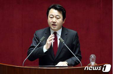 ▲ 대기업 총수일가 복귀 규제 법안을 발의한 새누리당 김용남 의원ⓒ
