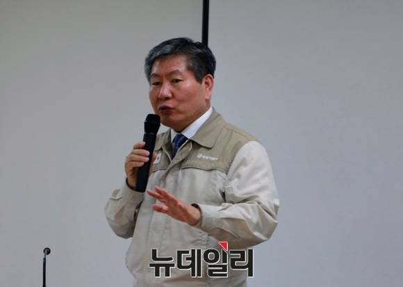 ▲ 쌍용차 품질총괄본부장 하광용 전무는 19일 평택공장에서 기자간담회 열고 있다.ⓒ쌍용자동차