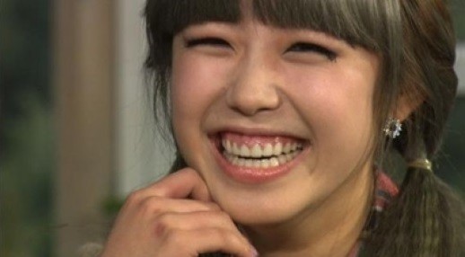 ▲ 잇몸 드러내며 웃는 전효성 ⓒ백점만점 방송 화면