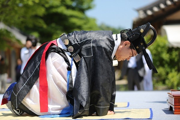 ▲ 선비문화축제 고유제 올리는 장욱현 시장ⓒ뉴데일리 김형만 기자