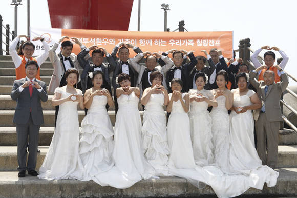 ▲ 우리가족 힐링캠프에 참석한 만성신부전 황우 부부.ⓒ한화생명 사진