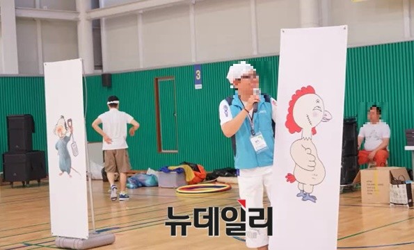 ▲ 박근혜 대통령과 이명박 전 대통령을 쥐와 닭으로 비하한 그림. ⓒ 국민TV동영상 캡쳐