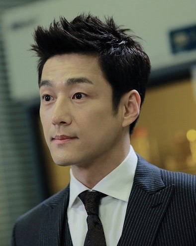 ▲ 머리가 커 고민이라는 지진희 ⓒIOK미디어 제공