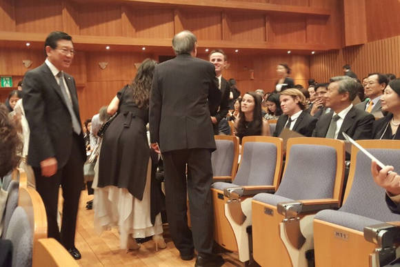 ▲ 21일 고 박성용 금호아시아나그룹 명예회장의 추모 음악회에 참석한 박삼구 회장이 금호아트홀을 찾았다. ⓒ뉴데일리경제 이보영 기자