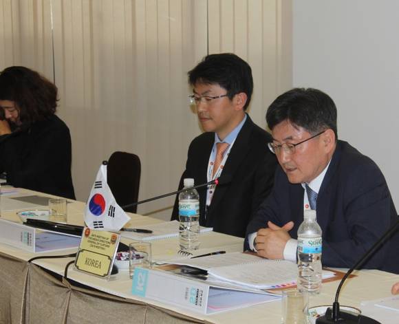▲ 이돈현 관세청 차장(右)이 '제11차 한-아세안 관세청장 회의'에 참석해 대(對) 아세안 관세협력방안 등을 논의하고 있다. ⓒ관세청