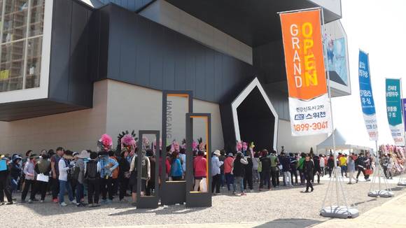 ▲ 한강신도시 2차 KCC스위첸 모델하우스 전경.ⓒ뉴데일리경제