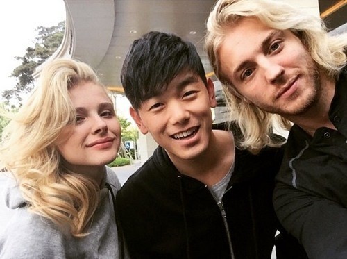 ▲ 에릭남과 클레이 모레츠가 사진을 찍고 있다ⓒ에릭남 SNS