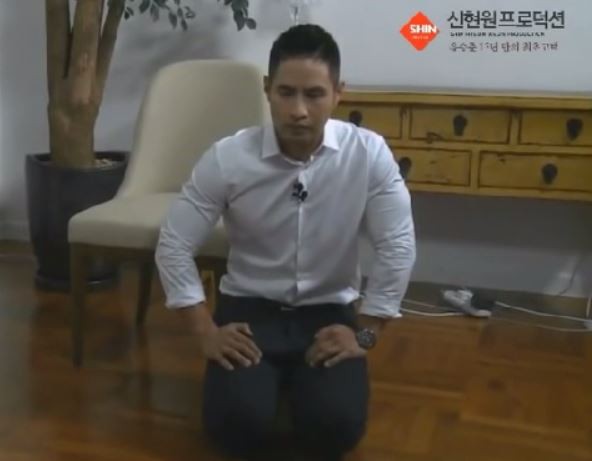 ▲ 인터뷰직전 사죄하는 스티브 유.ⓒ아프리카TV 캡쳐