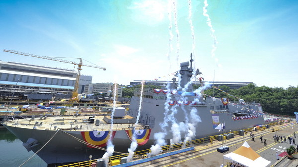 ▲ 27일 울산 현대중공업에서 열린 남포함 진수식 모습ⓒ해군