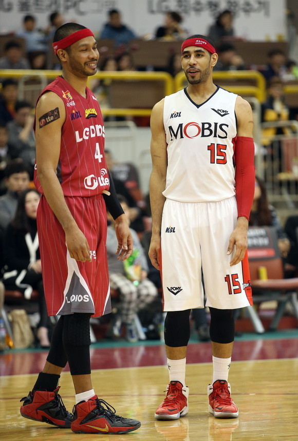 ▲ 문태종, 문태영(오른쪽) 선수.ⓒ한국프로농구연맹