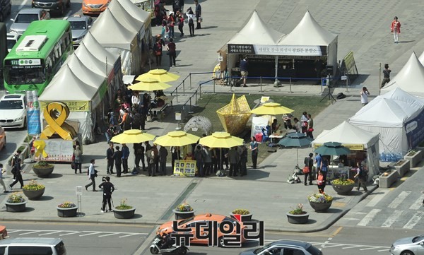 ▲ 1년 가까이 서울 광화문광장을 점거 중인 세월호 천막 농성장. ⓒ뉴데일리 DB