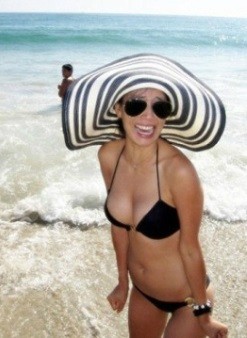 ▲ 윤현숙 비키니 착용 사진 ⓒ온라인 커뮤니티