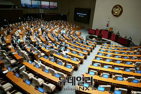 ▲ 여야는 29일 새벽 공무원연금 개혁안을 통과시켰다.  ⓒ 뉴데일리 이종현 기자