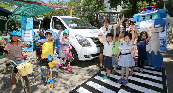 ▲ 상록수 어린이집에서 '로보카폴리와 함께 하는 교통안전 교실'에 참가한 어린이들의 모습.ⓒ현대차