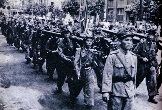 서울 시내를 점령한 북한 인민군부대.
