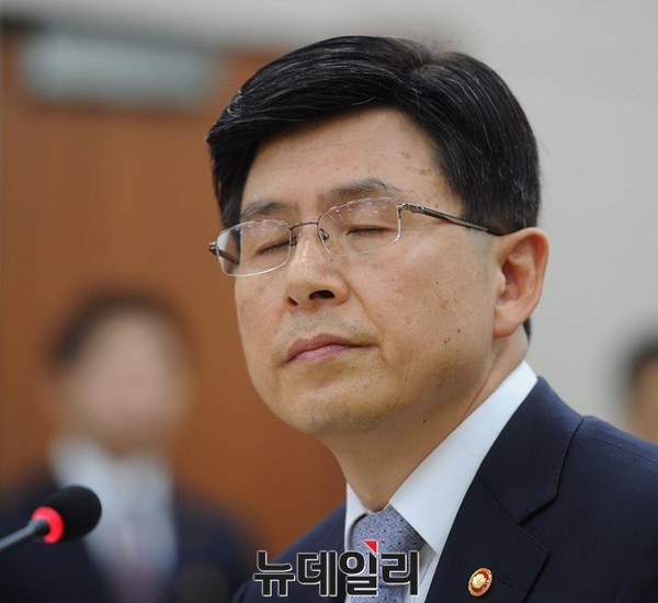 ▲ 국무총리 후보자로 지명된 황교안 법무장관이 국회 법사위에 출석한 가운데 눈을 감고 상념에 잠겨 있다. ⓒ뉴데일리 이종현 기자
