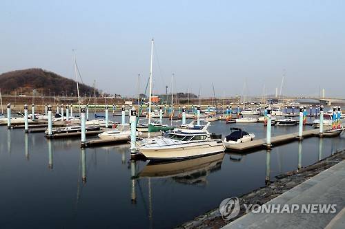 ▲ 마리나에 각종 크기 요트가 정박해있다.ⓒ연합뉴스