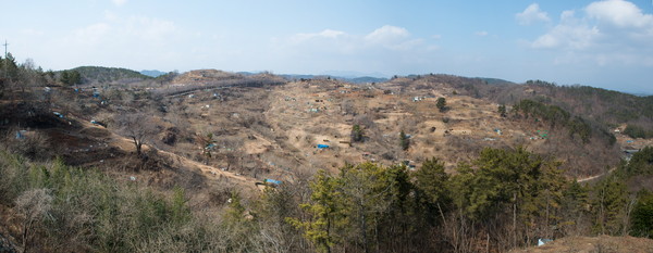 ▲ 노종섭 환경교통국장이 비봉산 제모습찾기 추진사업을 설명하고 있다