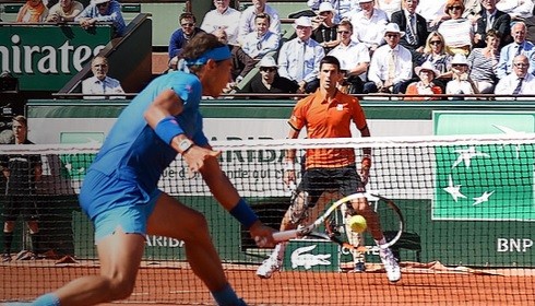 ▲ 파란색 옷을 입은 선수가 라파엘 나달이다. 오렌지색 상의에 검은색 바지를 입은 선수가 노박 조코비치 선수다.ⓒATP