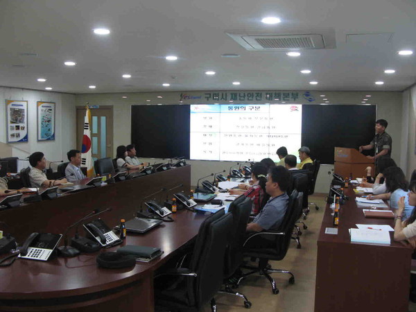 ▲ 구미시는 시청재난안전상황실에서 ‘2015년 2/4분기 중점관리자원 확인의 날’ 행사를 개최했다. ⓒ구미시 제공