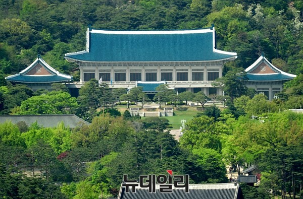 ▲ 3일 새누리당 이재오 의원이 유승민 원내대표를 두둔하며 청와대를 비난하고 있는 모습. ⓒ채널A 방송화면