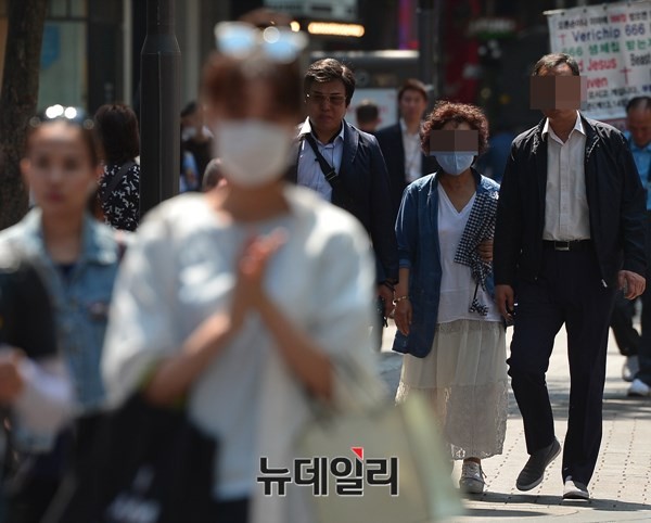 ▲ 4일 명동의 모습. 메르스 공포 때문에 무더위에도 마스크를 쓴 사람들이 보인다. ⓒ뉴데일리 DB