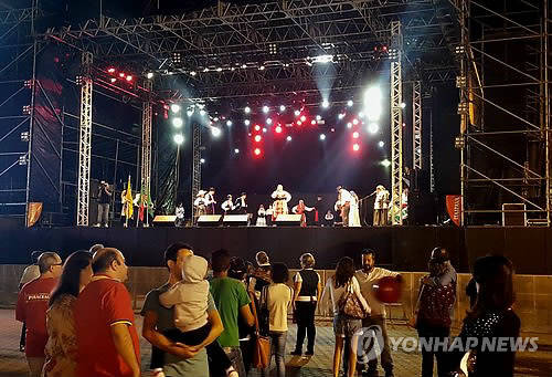 ▲ 브라질 상파울루 주 피라시카바 시에서 지난달 16일 열린 '다문화 축제'에서 케이팝을 앞세운 한국 문화 공연과 태권도 시범이 현지인들로부터 큰 호응을 얻었다. ⓒ연합뉴스